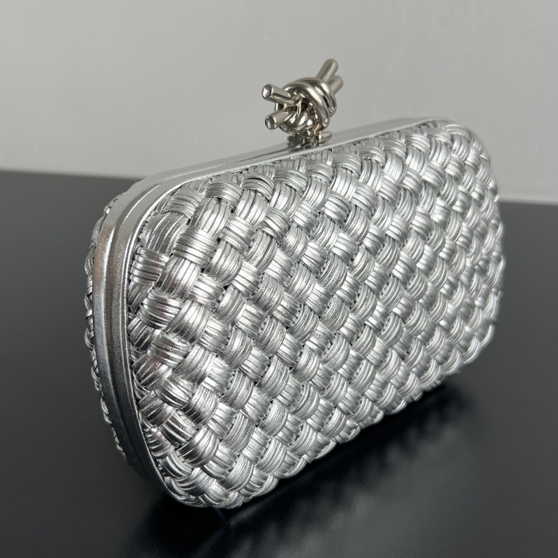 Вечерний клатч Bottega Veneta с узлом