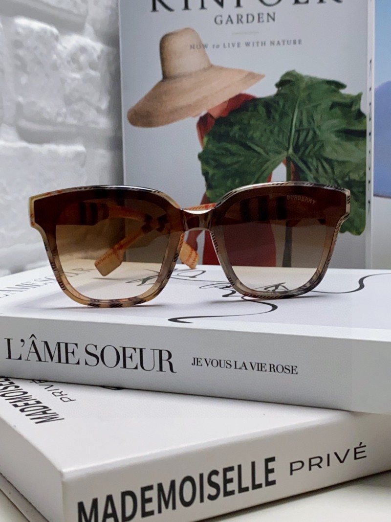 Очки солнцезащитные Burberry BE5446