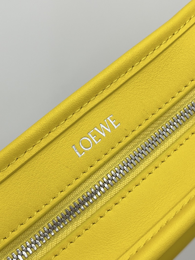 Желтая кожаная сумка Amazona 180 мини Loewe