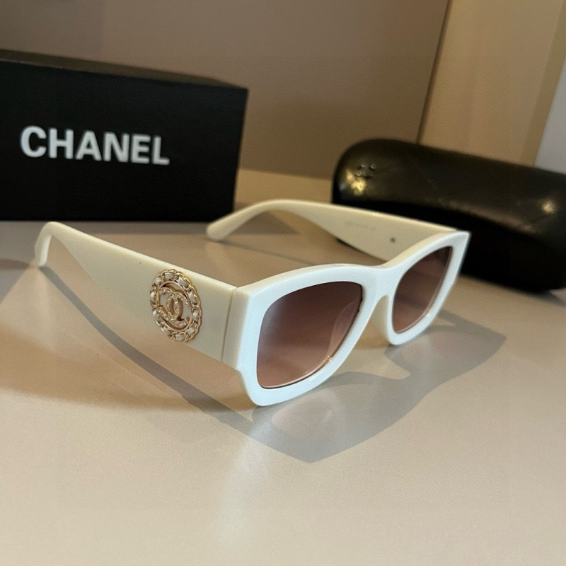 Солнцезащитные очки Chanel