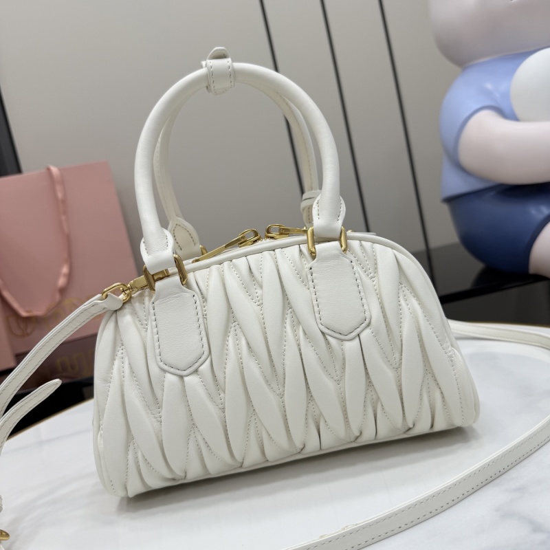Сумка Miu Miu белая складчатая