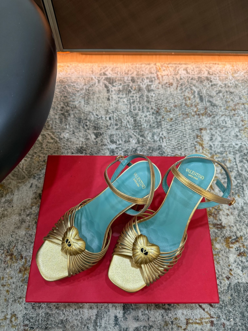 Босоножки Valentino Золотые Сердце Valentino Garavani