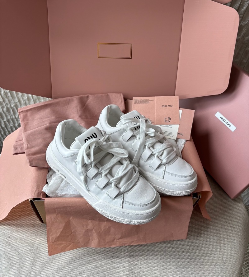 Женские белые кроссовки Miu Miu