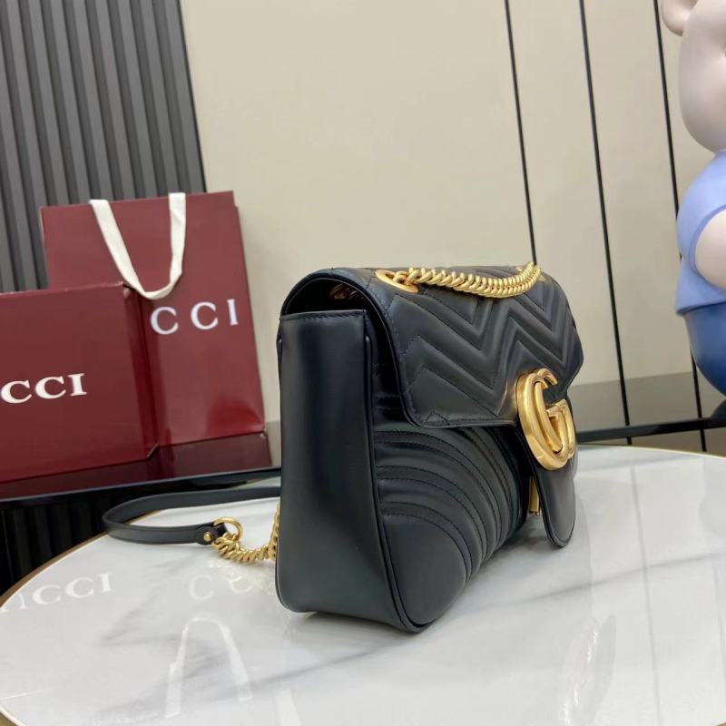 Черная сумка Gucci с золотой фурнитурой
