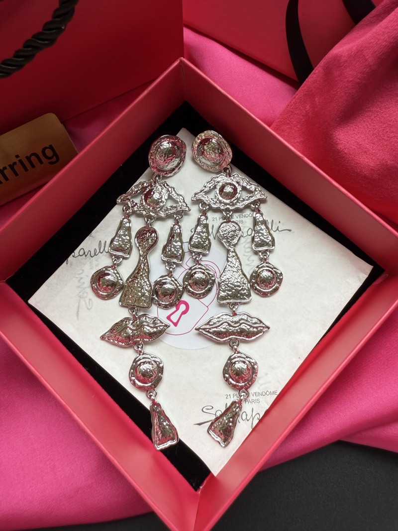 Серьги в стиле бижутерии с декоративными элементами Schiaparelli