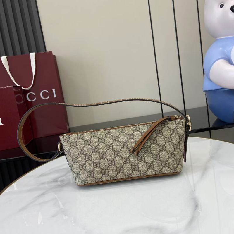 Сумка Gucci с монограммой и ремешком