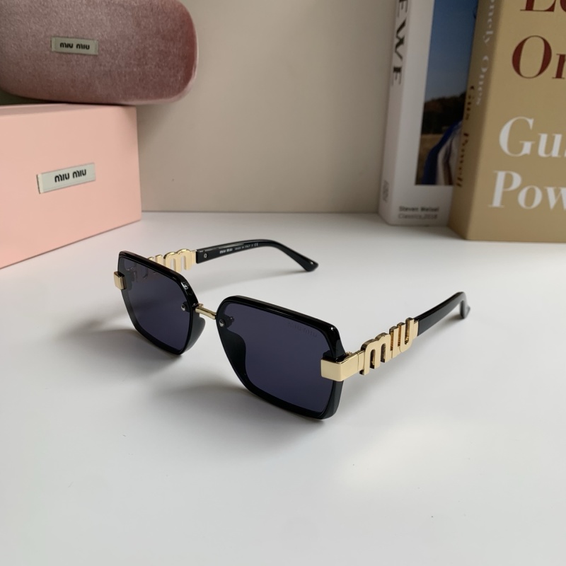 Солнцезащитные очки Miu Miu с квадратной оправой