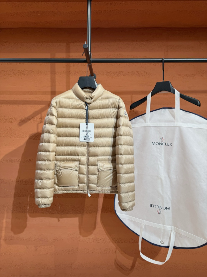 Пуховик Moncler