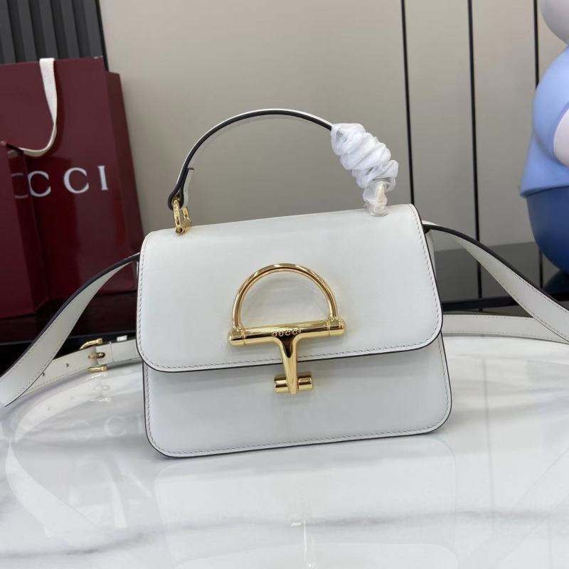 Женская сумка Gucci с золотой фурнитурой