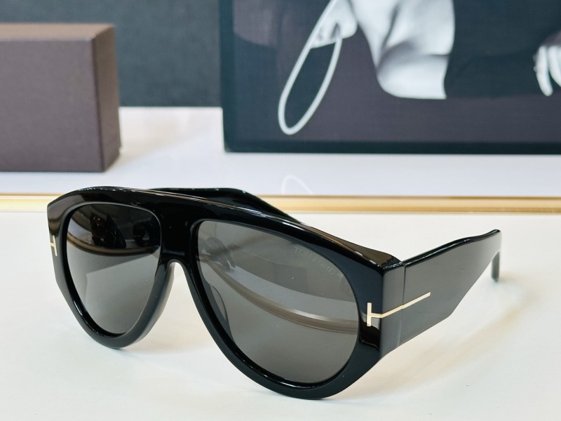 Черные солнцезащитные очки Tom Ford FT1044