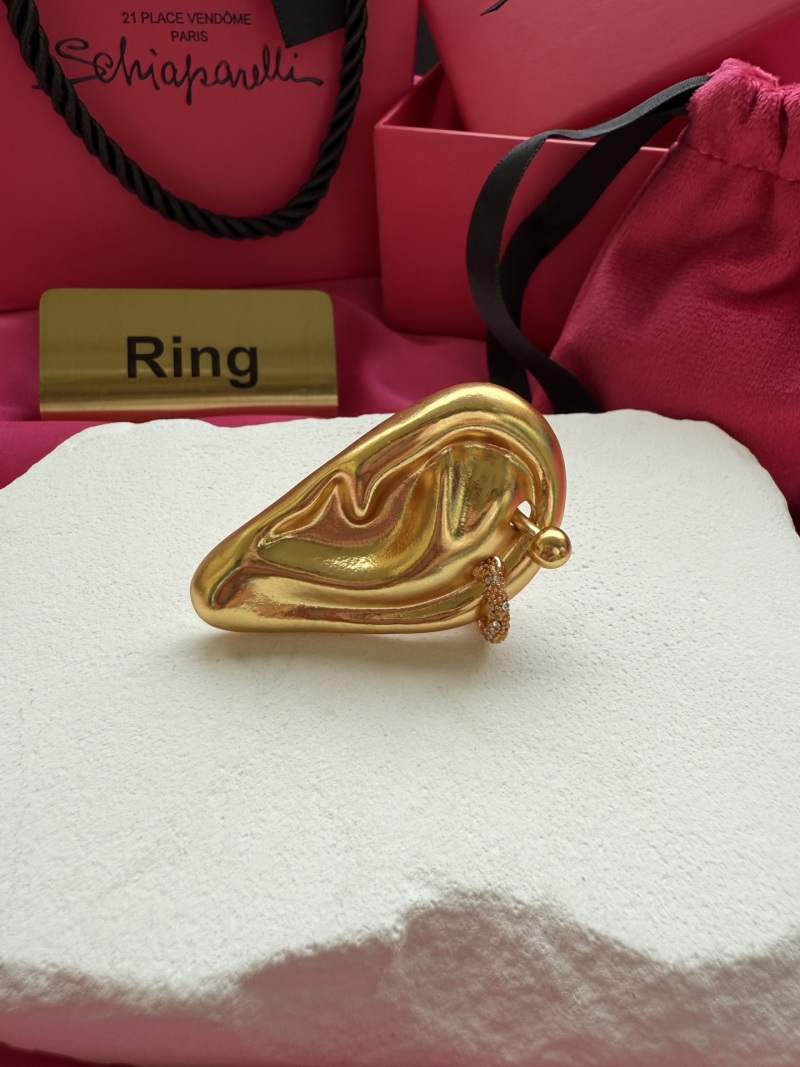 Золотистое кольцо в форме уха с кристаллами Schiaparelli