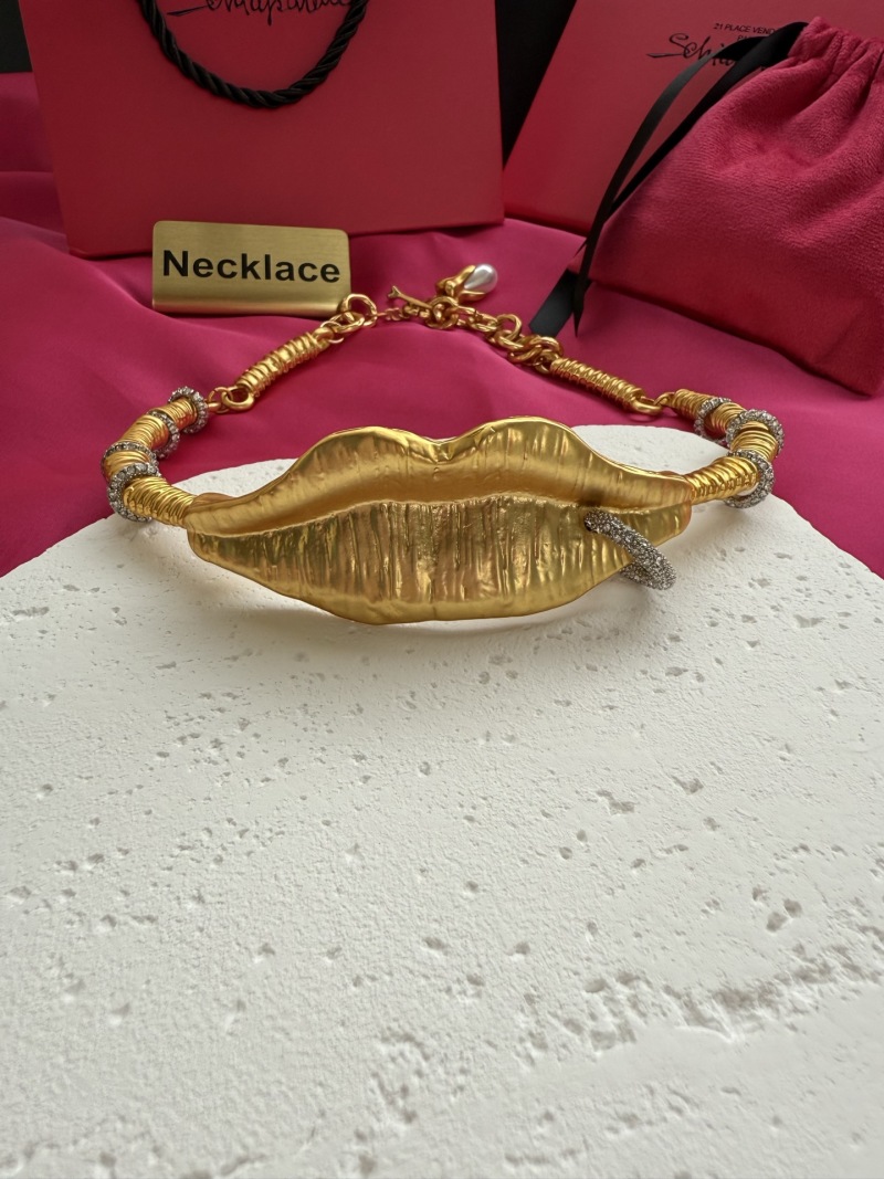 Колье в виде губ Schiaparelli