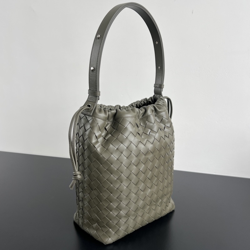 Сумка-мешок Bottega Veneta с плетением Intrecciato
