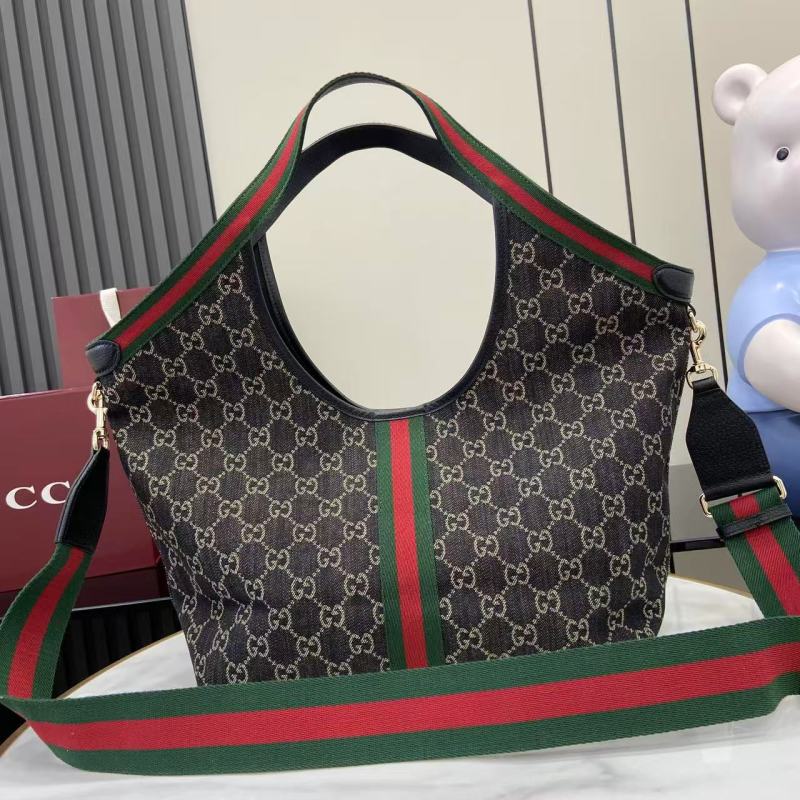 Сумка-хобо Gucci с принтом GG