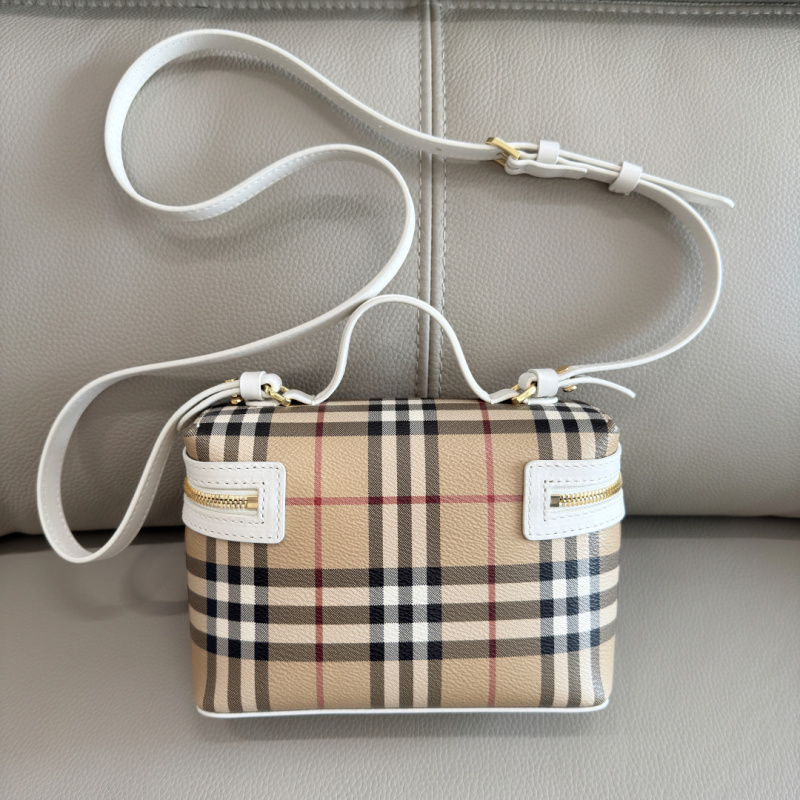 Косметичка-сумка Burberry с клетчатым принтом и ремешком