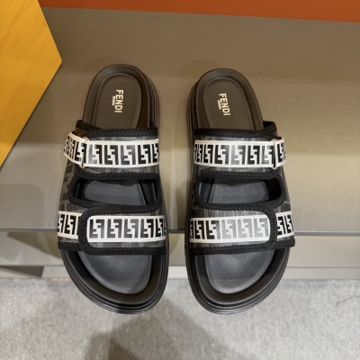 Мужские шлёпанцы FENDI