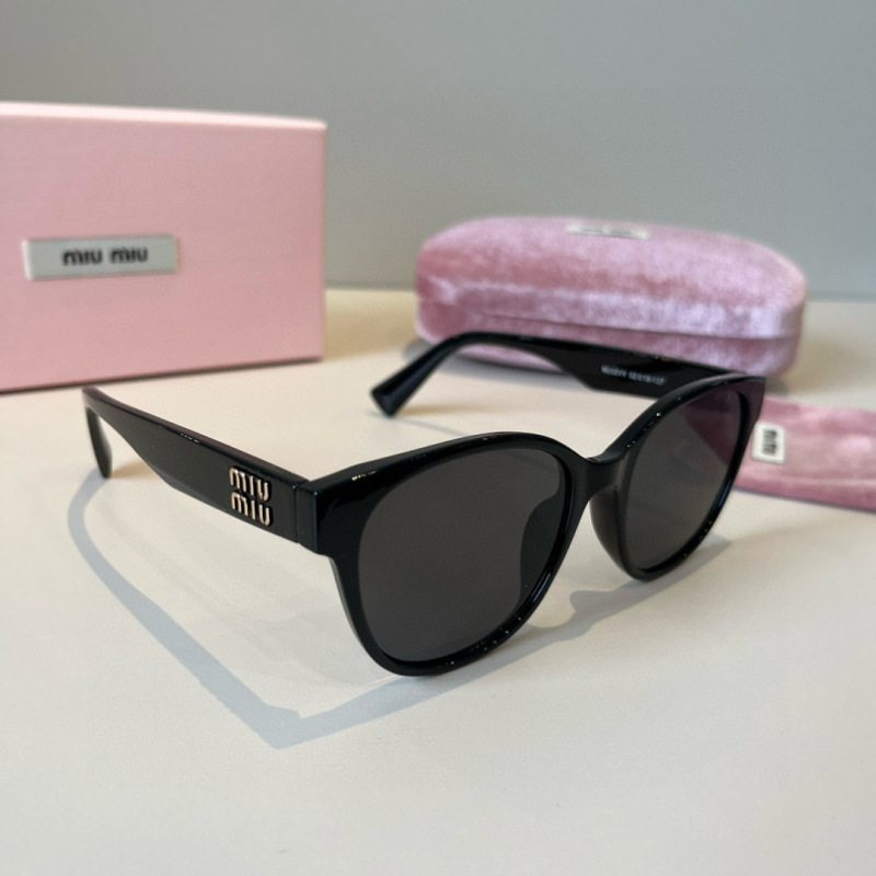 Солнцезащитные очки Miu Miu модель SMUO7S
