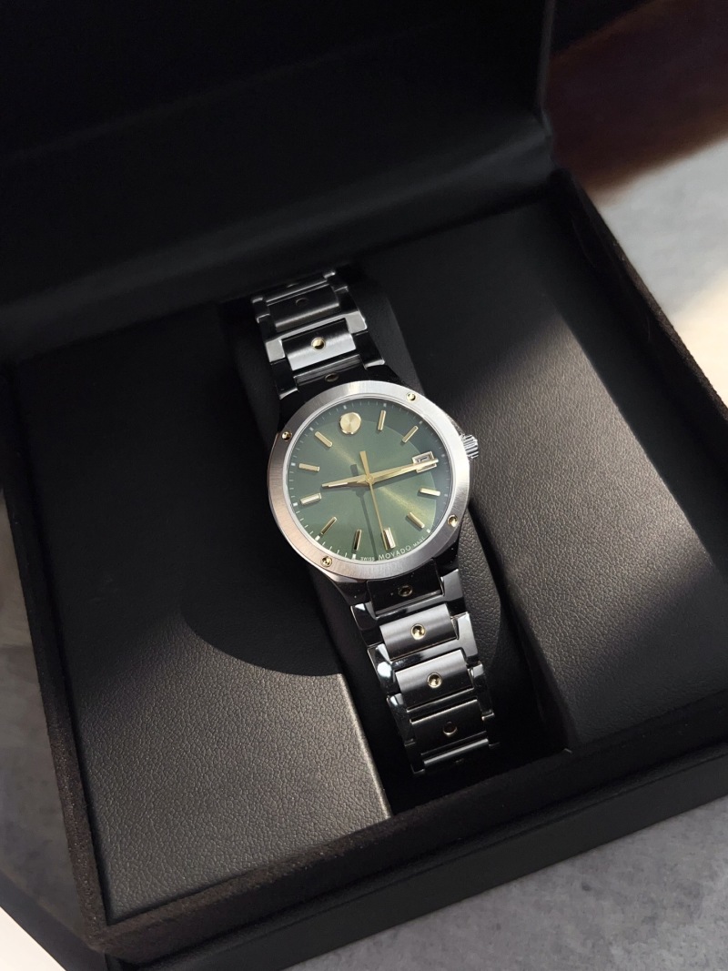 Часы Movado