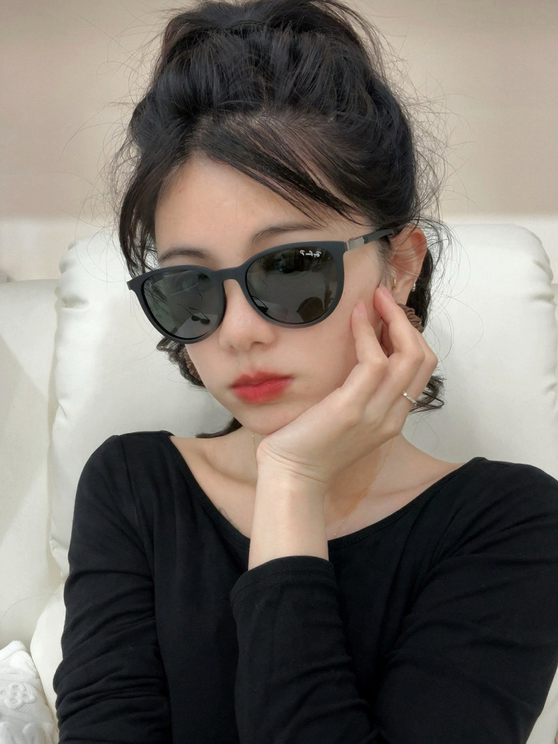 Солнцезащитные очки Ray-Ban RB7839