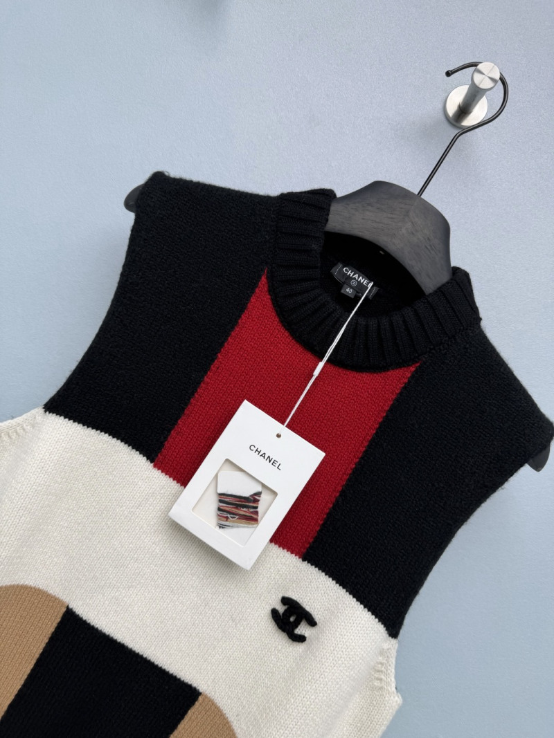 Жилет Chanel с геометрическим принтом