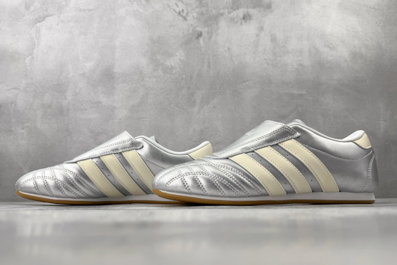 Кроссовки Adidas Originals серебристые