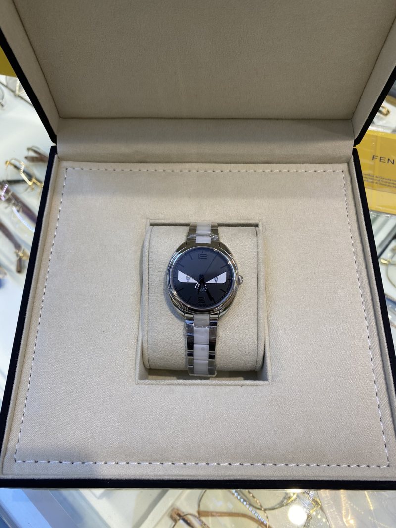 Часы Fendi