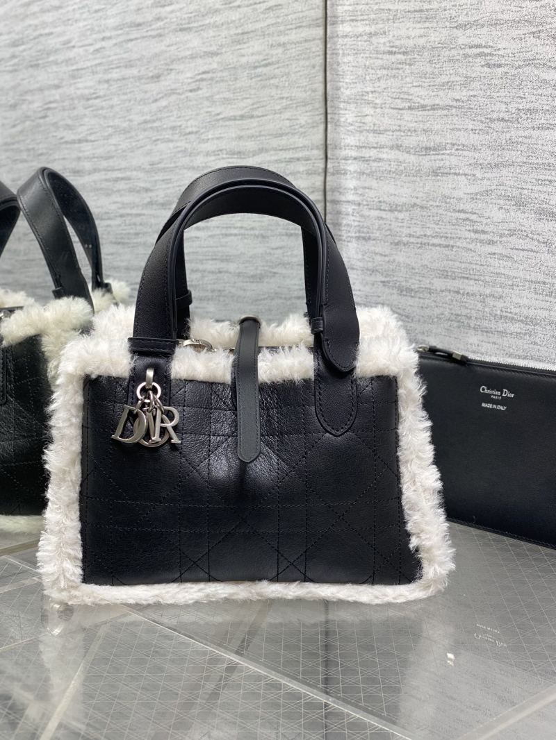 Сумка Dior с меховой отделкой чёрная