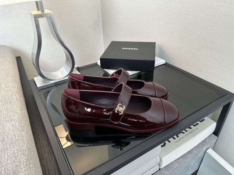 Женские туфли Chanel бордовые с ремешком