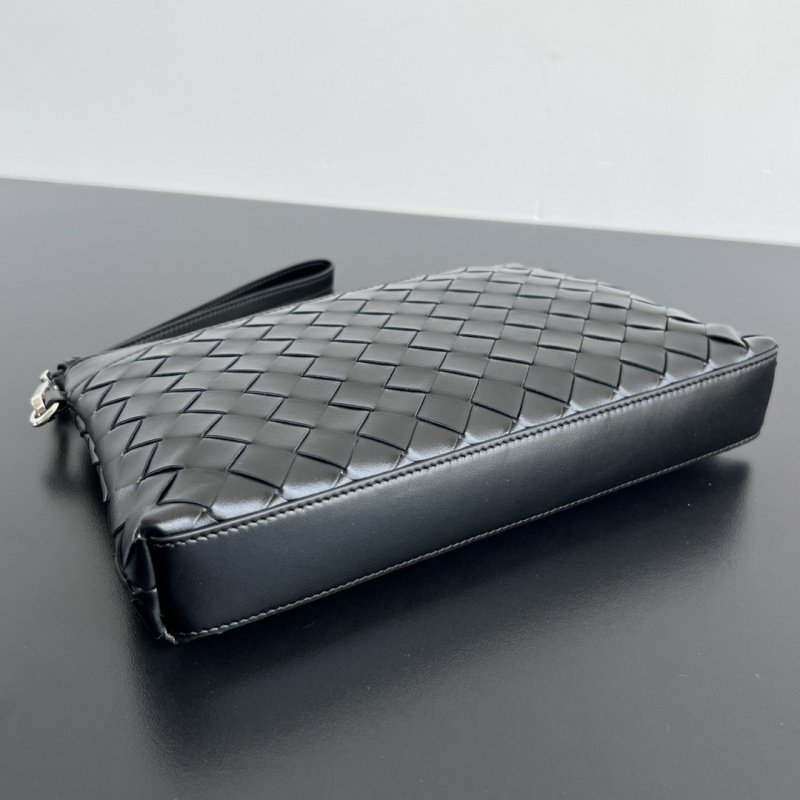 Клатч Bottega Veneta плетеный черный с ремешком