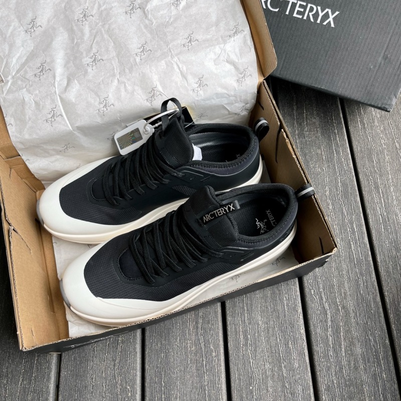 Кроссовки женские Arc'teryx