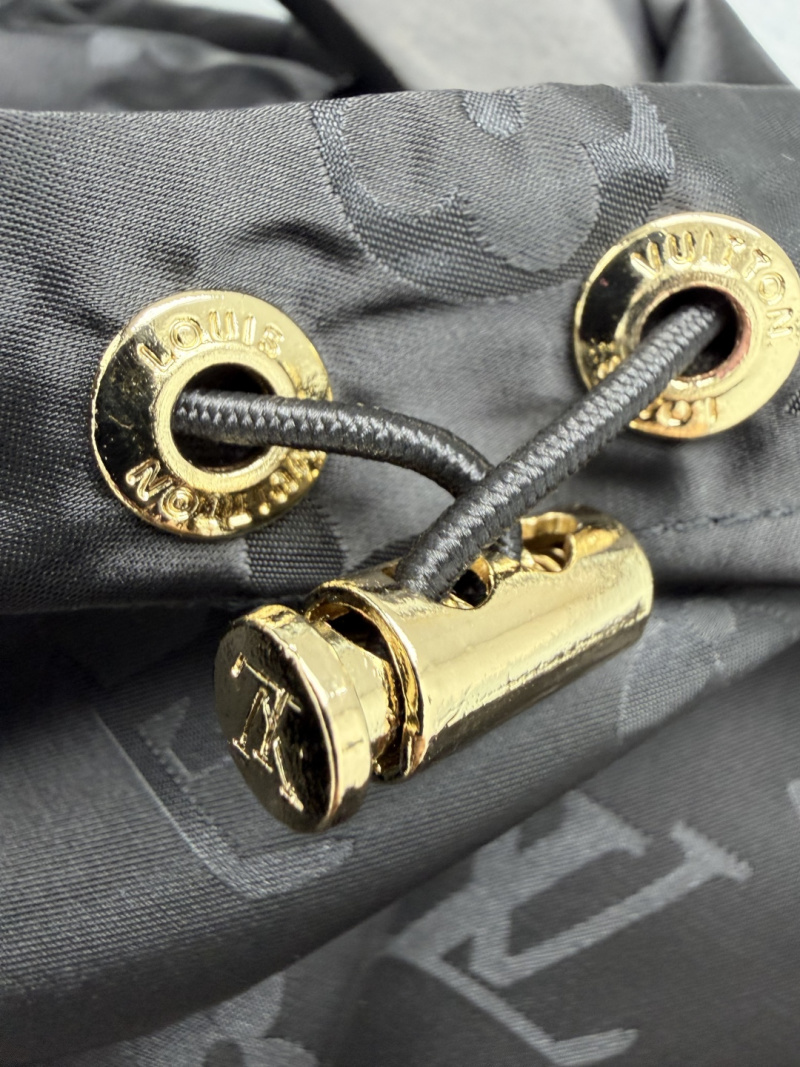Чёрная куртка Louis Vuitton с монограммой