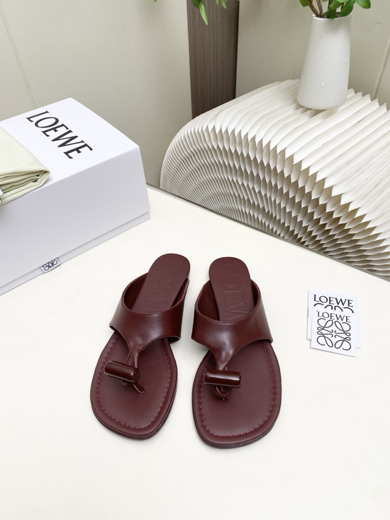 Женские кожаные сандалии-тапочки Loewe