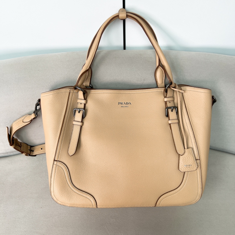 Кожаная сумка Prada