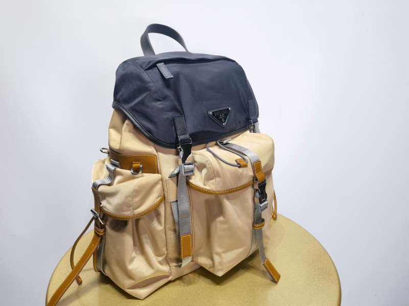 Рюкзак Prada из нейлона и кожи саффьяно