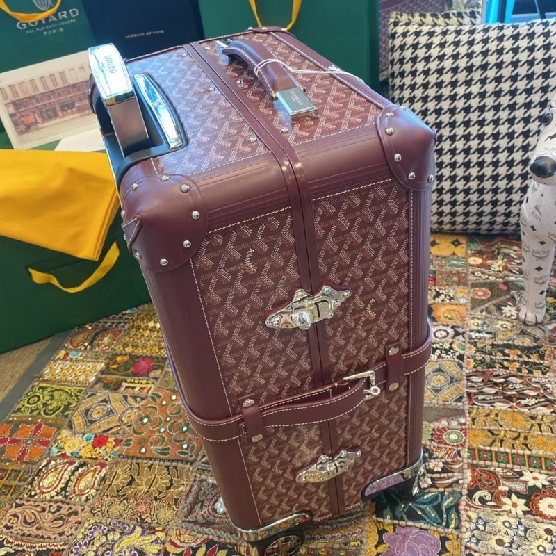 Роскошный чемодан в стиле Goyard