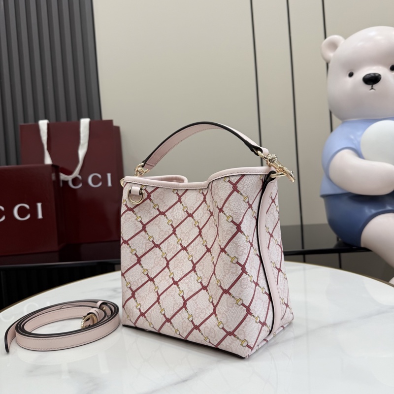 Сумка Gucci с плетеным узором и ремнем
