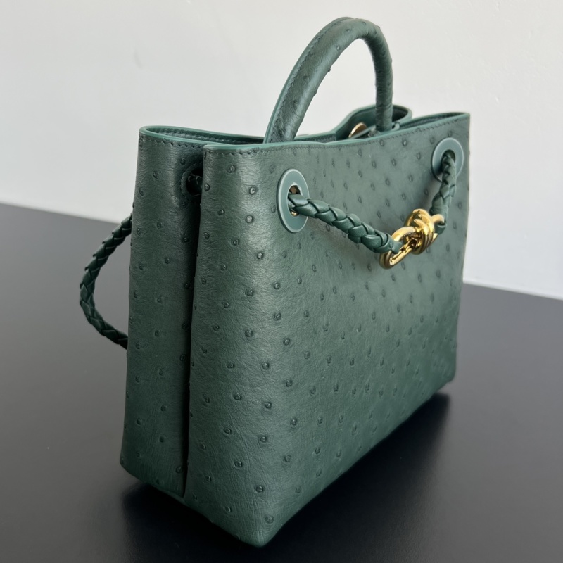 Сумка из страусиной кожи с узлом Bottega Veneta