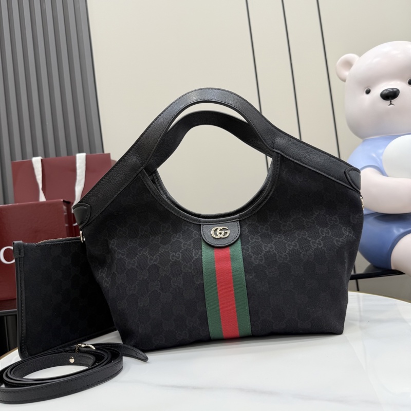 Сумка Gucci с монограммой и ремешком
