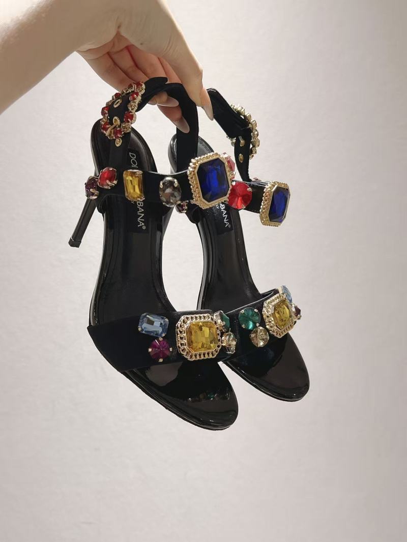 Женские туфли с разноцветными камнями Dolce & Gabbana