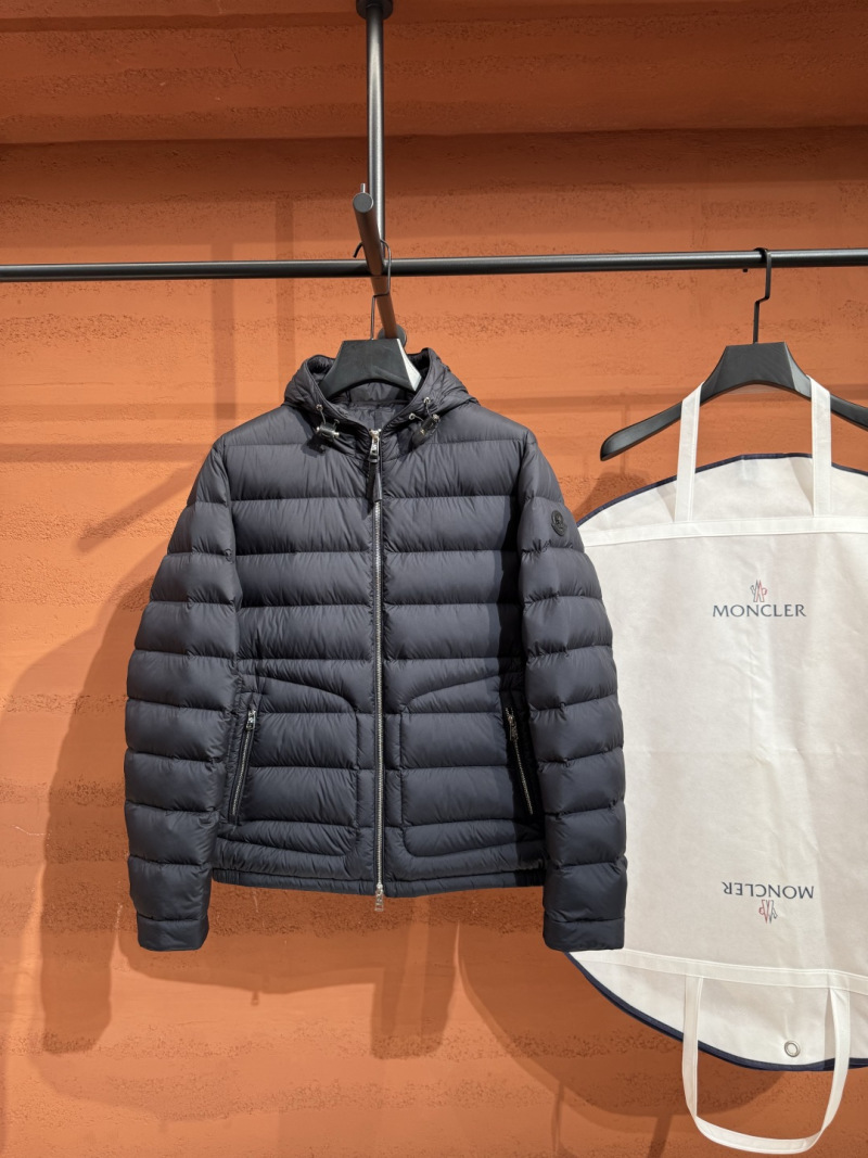 Пуховик Moncler