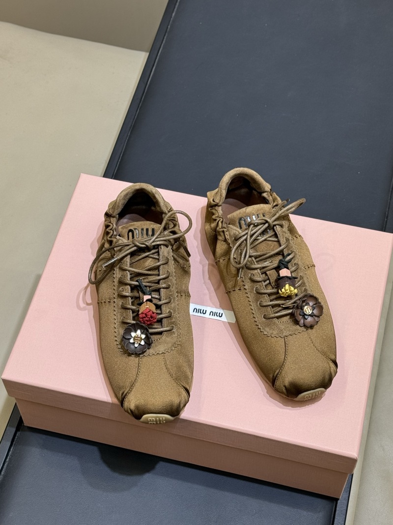 Женские кроссовки с цветочным декором Miu Miu