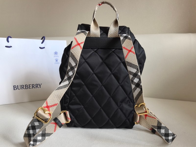 Стеганый рюкзак Burberry черный с золотой фурнитурой