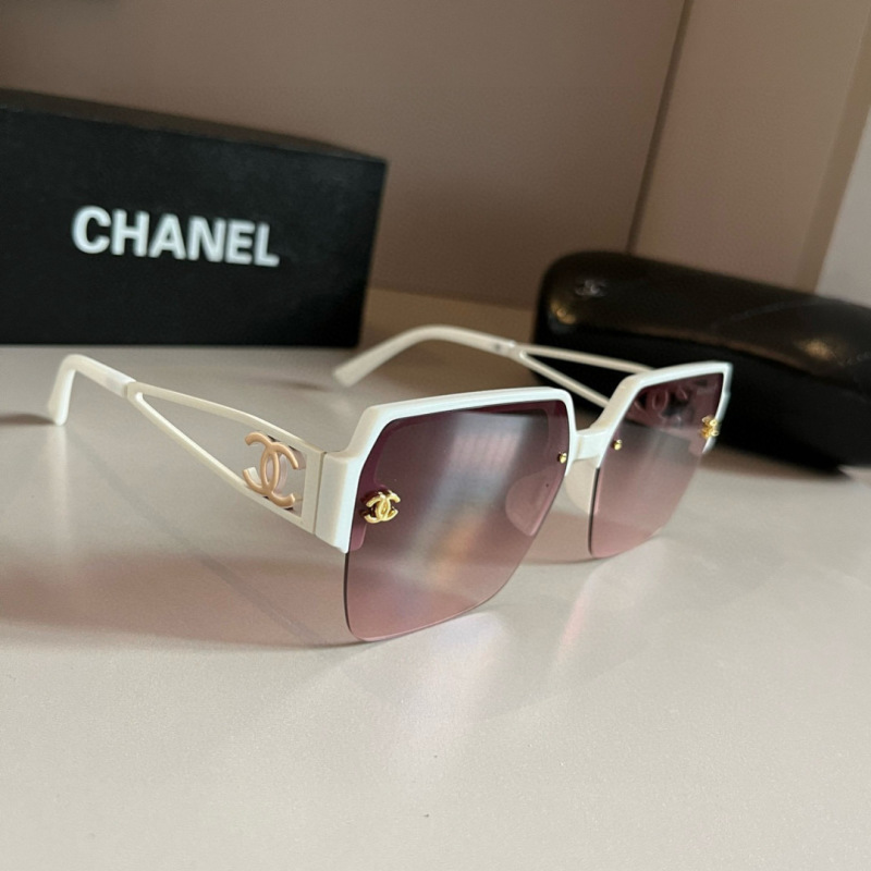 Солнечные очки Chanel