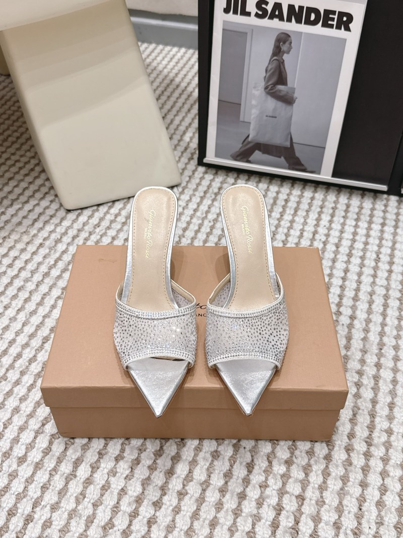 Женские туфли Gianvito Rossi с сетчатым верхом и камнями