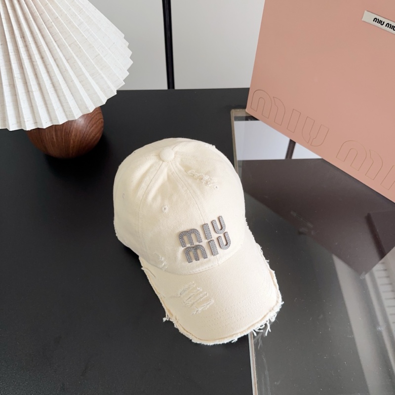 Бейсболка Miu Miu бежевая