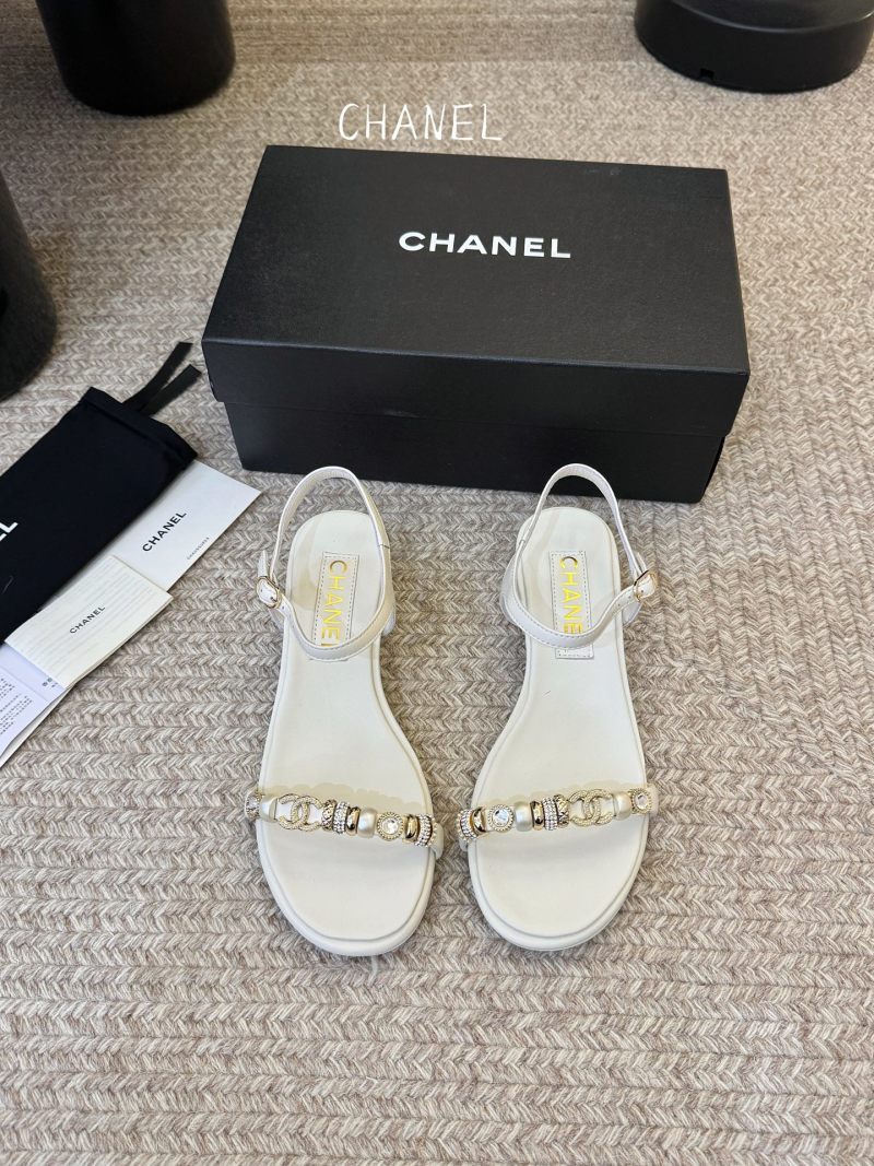 Женские туфли с декоративной цепочкой и жемчугом Chanel