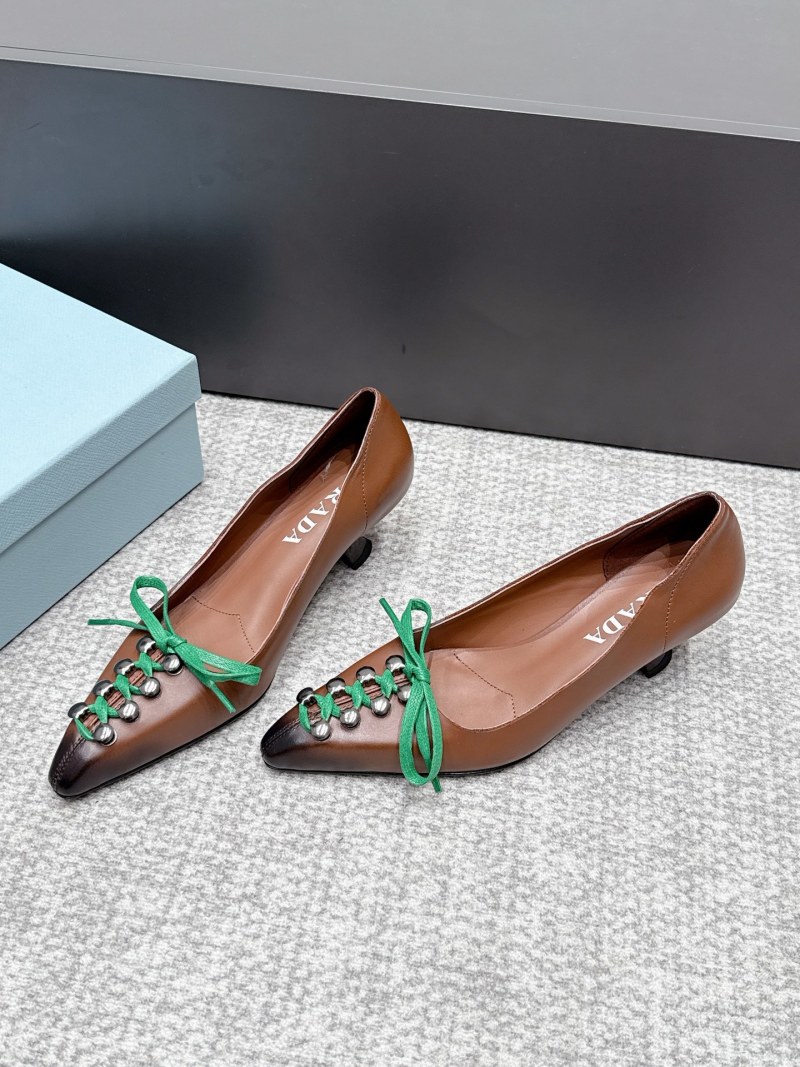 Женские туфли с декоративной шнуровкой Prada