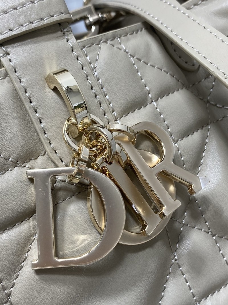 Сумка Dior с декором и ручками бежевый