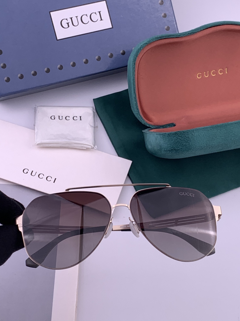 Солнечные очки с металлической оправой Gucci