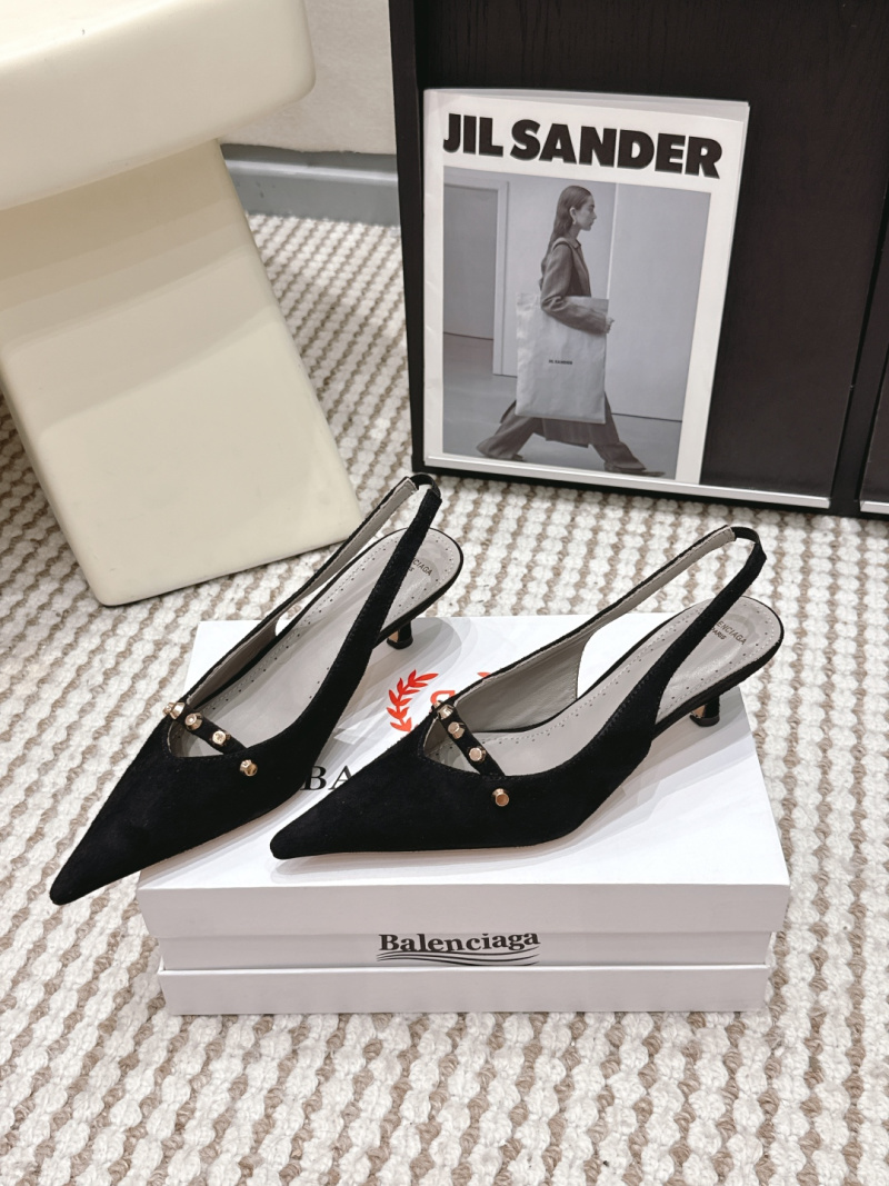 Женские туфли Balenciaga с острым носком и заклепками